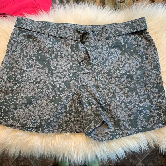 NWT Belted floral short can be rolled up - Picture 11 of 16